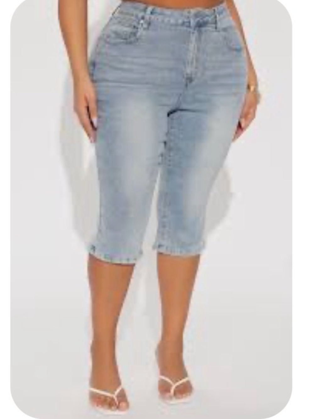 515 Levi’s  Med Washed Cuffed Capri Jeans